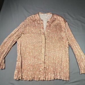 Vince Women’s accordion pleat, mandarin collar, 4 button abalone shell, poly top